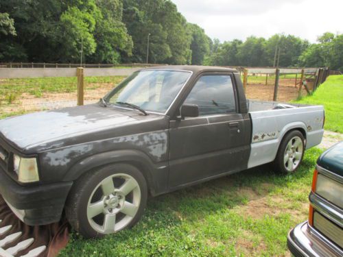 1993 mazda b2200  - straight and rust free 5-spd truck