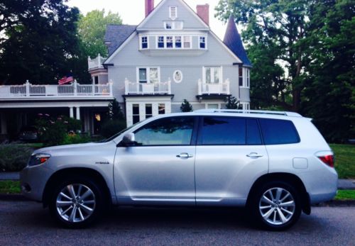 2009 toyota highlander hybrid  very low mileage!!!