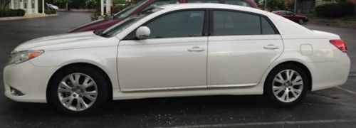 2011 toyota avalon base sedan 4-door 3.5l