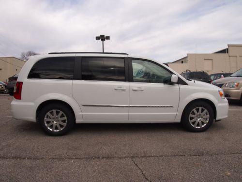 2014 chrysler town & country touring