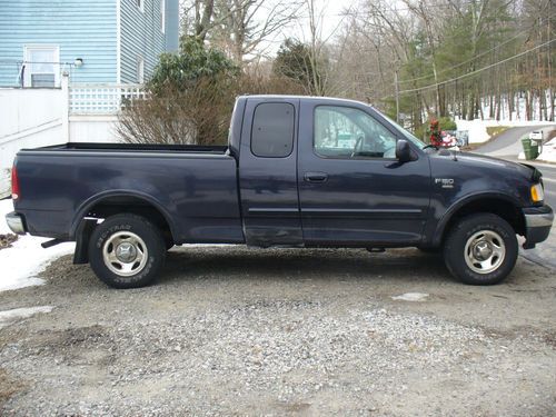 Ford f150xlt. 4wd. navy blue. triton v8