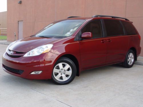 Xle leather heated seats dvd roof rack one owner clean carfax brand new tires
