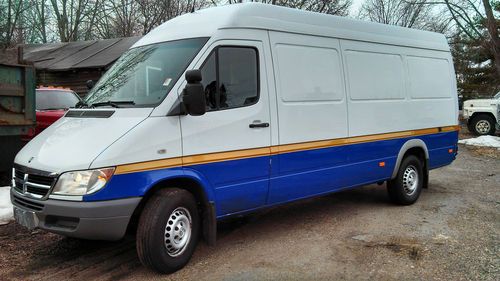 2004 dodge sprinter 2500 158 inch wheel base high top van 3-door 2.7l