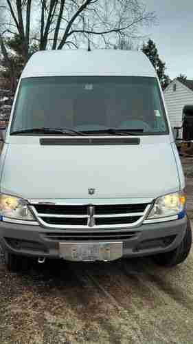 2004 Dodge Sprinter 2500 158 inch wheel base High top Van 3-Door 2.7L, image 3