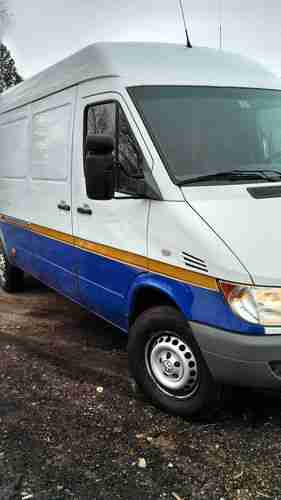 2004 Dodge Sprinter 2500 158 inch wheel base High top Van 3-Door 2.7L, image 9