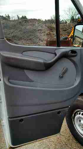 2004 Dodge Sprinter 2500 158 inch wheel base High top Van 3-Door 2.7L, image 11