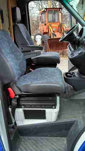 2004 Dodge Sprinter 2500 158 inch wheel base High top Van 3-Door 2.7L, image 19