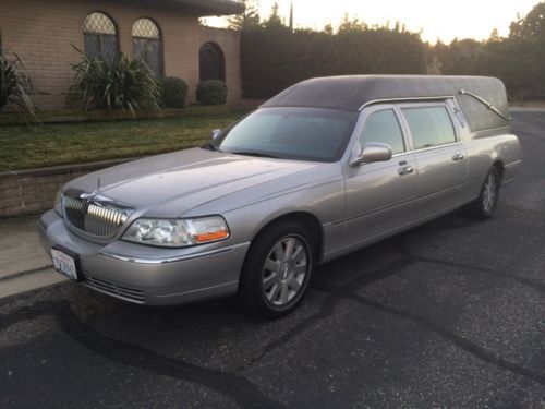 2003 lincoln town car executive limousine 4-door 4.6l