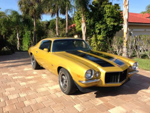 Chevrolet camaro base hardtop 2-door