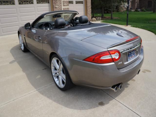 Jaguar xkr base convertible 2-door