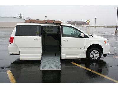 2012 grand caravan handicap accessible wheelchair van power side ramp &amp; kneeling