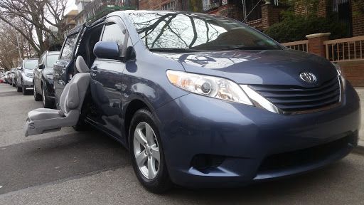 2015 toyota sienna le w/ auto access seat 24k miles| 7 pass $17,995