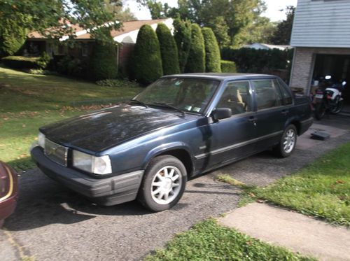 1995 volvo 940 base sedan 4-door 2.3l