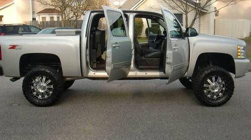 Lifted 2010 chevrolet silverado 1500 ltz crew cab pickup 4-door 5.3l