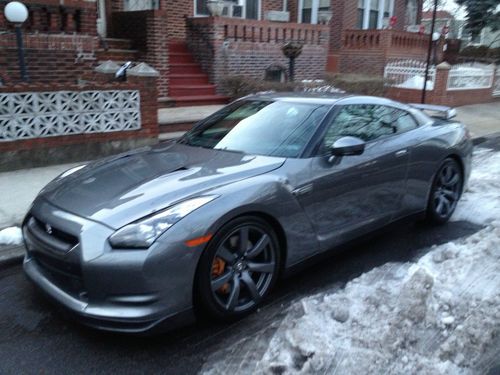 2009 nissan gt-r premium coupe 2-door 3.8l