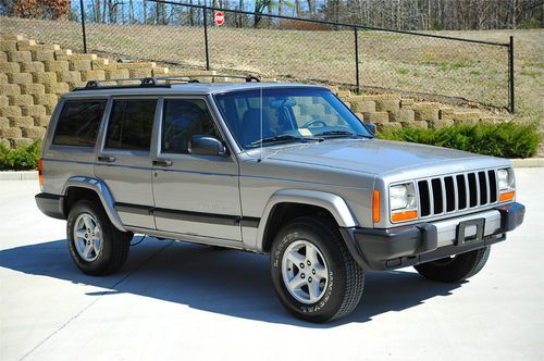 Cherokee xj sport / lowest mileage in country / like new / 100% rust free / wow