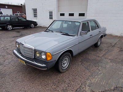 1983 mercedes-benz 300d sedan w123 turbo diesel great condition