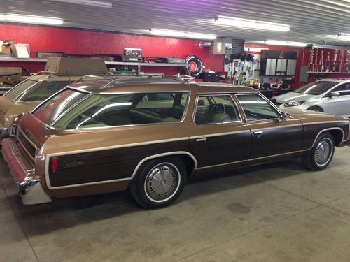 Estate wagon, 1976, 3 sweater, rust free, caprice impala, fresh nice restoration