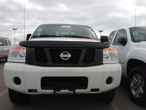 2010 nissan titan  extended cab pickup 4-door 5.6l 4 wheel drive