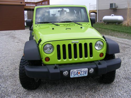 2012 jeep wrangler sport 2 door 6 speed!geco green! low miles! great condition!