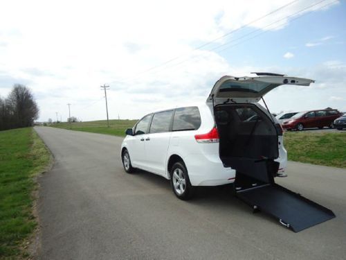 2011 toyota sienna handicap wheelchair van 41k miles rear entry