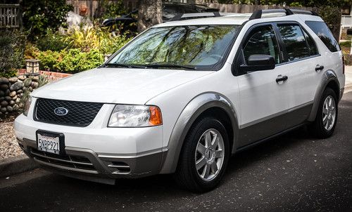 2005 ford freestyle se 4dr awd. no reserve this car will sell!