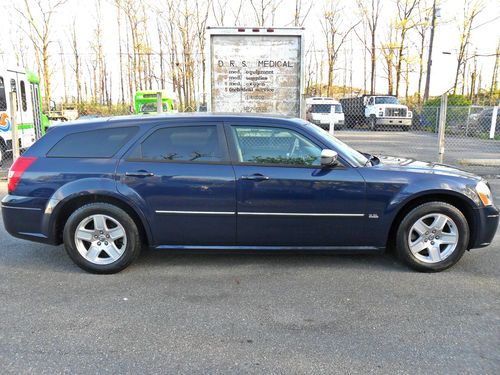 2006 dodge magnum sxt***no reserve***like new***clean carfax***