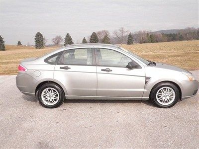 2008 Ford Focus SE Sedan 2.0L Super Clean!!, image 2