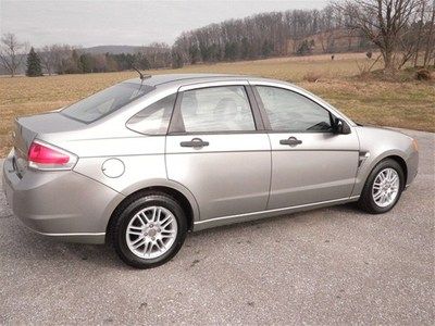 2008 Ford Focus SE Sedan 2.0L Super Clean!!, image 12