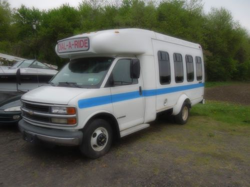 2001 chevy express dual ride bus w/ wheel chair lift