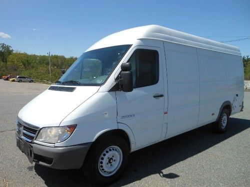 Freightliner sprinter 2500 single wheel hitop delivery van diesel shelves cargo