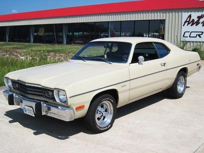 1974 plymouth duster!! cream/green!! 318/auto!! rust free!! nice car!!
