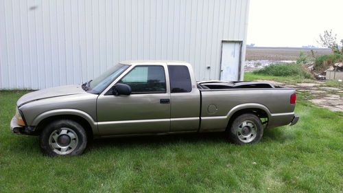 2000 gmc sonoma sl extended cab pickup 2-door 2.2l