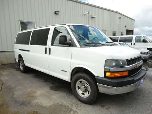 2005 white chevrolet maxi van express, 15 passenger, low miles, automatic, psu