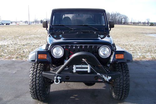 1997 jeep wrangler se must see!!!   new lift, tires, winch, paint, ect!!