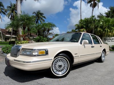 Stunning vanilla white pearl 97 lincoln town car signature series-no reserve-fla