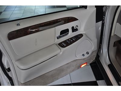 2001 Lincoln Towncar Signature Limited Edition*41k*FL Car*1Owner*Waranty*Sunroof, US $9,995.00, image 44