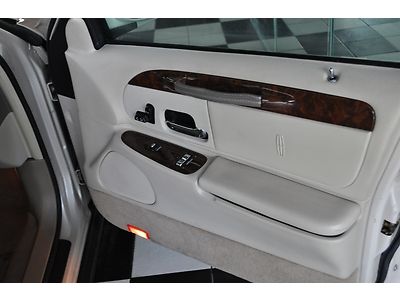 2001 Lincoln Towncar Signature Limited Edition*41k*FL Car*1Owner*Waranty*Sunroof, US $9,995.00, image 61