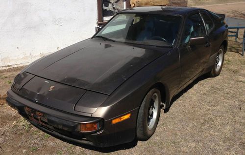 Porsche 944 1984 base coupe - for parts
