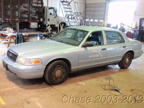 2003 ford crown vic victoria - a/c - heat work - city vehicle - needs minor work