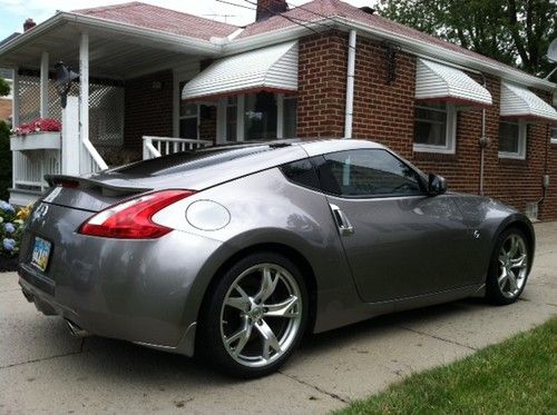 2009 nissan 370z base coupe 2-door 3.7l