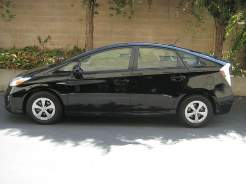 2012 toyota prius four - 6250 miles - black