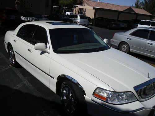 2004 Lincoln Town Car Ultimate Sedan 4-Door 4.6L, image 4