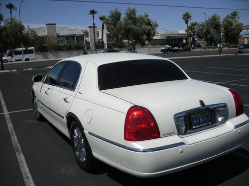 2004 Lincoln Town Car Ultimate Sedan 4-Door 4.6L, image 5