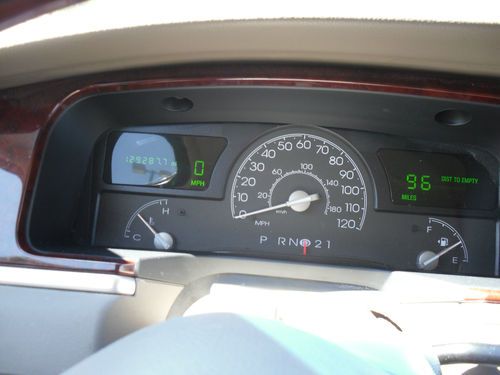 2004 Lincoln Town Car Ultimate Sedan 4-Door 4.6L, image 7