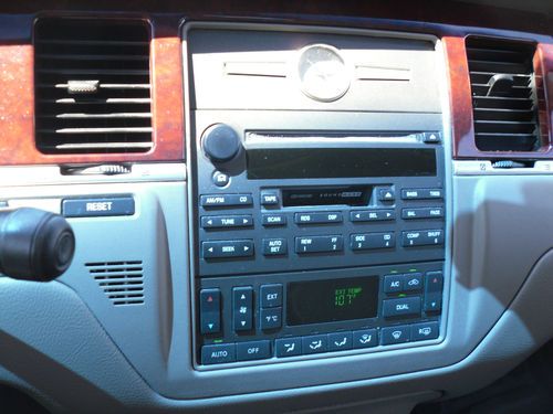2004 Lincoln Town Car Ultimate Sedan 4-Door 4.6L, image 8