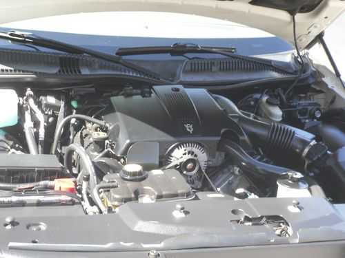 2004 Lincoln Town Car Ultimate Sedan 4-Door 4.6L, image 10