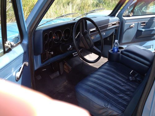 1986 chevrolet suburban (restored)