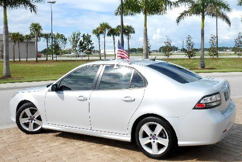 Power~xenon~smoke  free~sunroof~gmax tires~onstar~heated leather~autocheck 09 10