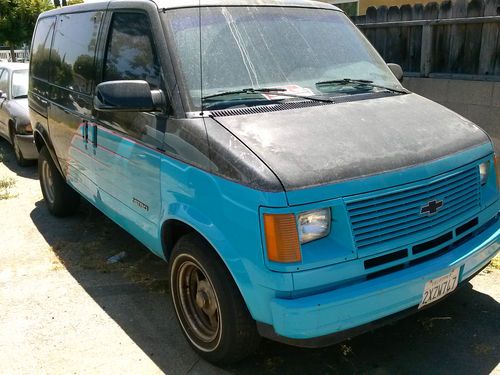 Black chevrolet astro van